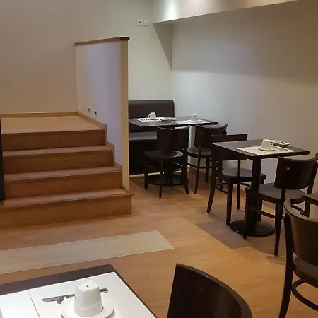 Cosmos Hotel 2*